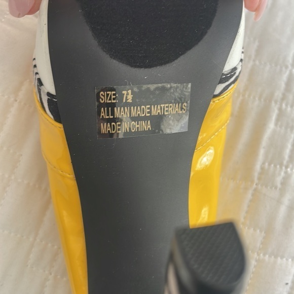 ⭐️ HOST PICK ⭐️ Qupid | Yellow Gaze Sandal heels size 7 zebra Print pumps pumps - Picture 6 of 9